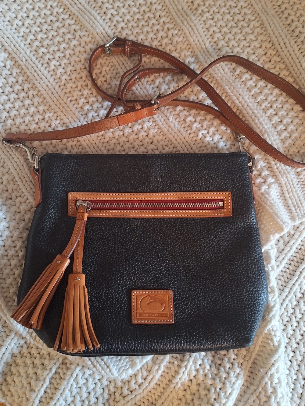 SPECIAL Dooney & Bourke Black Pebbled Leather Crossbody vintage